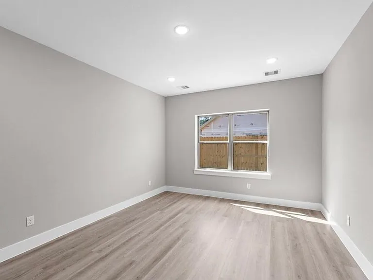 2518 Liguria Ln — Photo 22