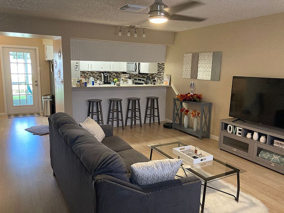 Large living room with bar 