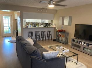 1515 Chateaux De Ville Ct, Clearwater, FL 33764