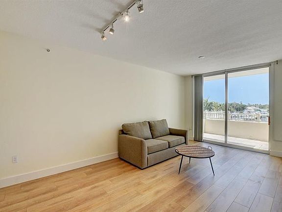 3rd image of 100 NE 6th St Unit 205