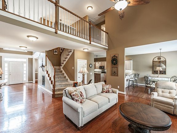 4th image of 104 Newport Cir