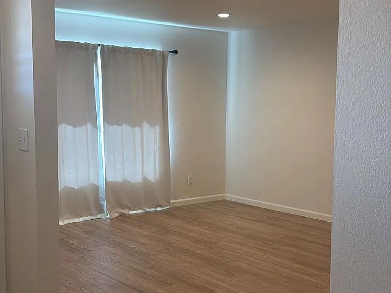 2722 W Monte Ave — Photo 3
