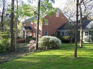 402 Thornwood Rd, Jamestown, NC 27282