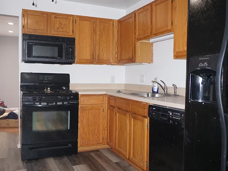27300 Edward St — Photo 3