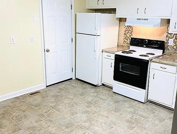 3rd image of 8500 Glen Myrtle Ave #B