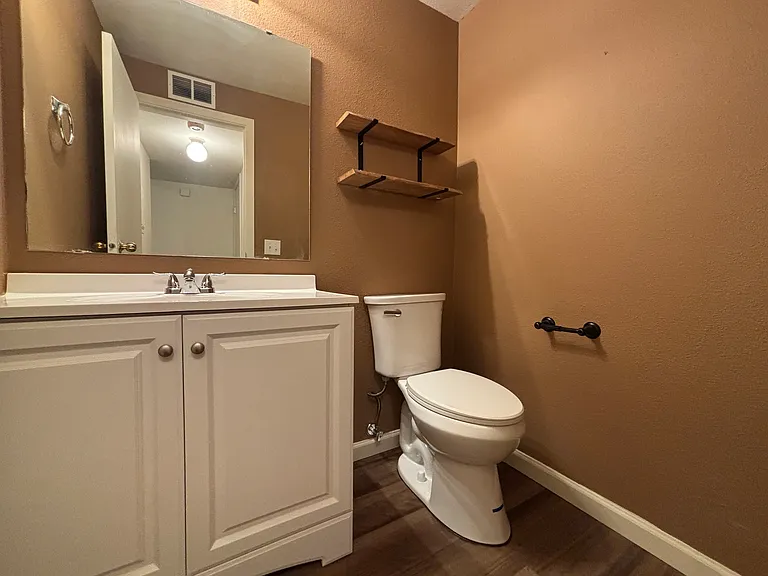 1301 NW Slate Ln #104 — Photo 7