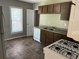 4th image of 520 E Main St #202