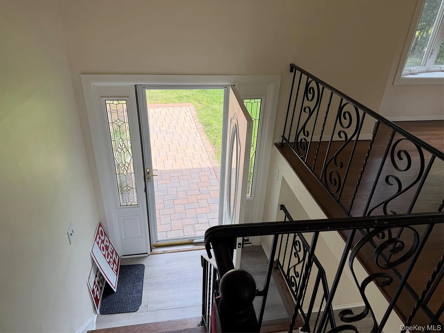 4 bed, 2.5 bath, 1808 sqft, $4,400 — Photo 2