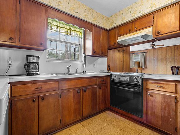 4th image of 602 SW Chapel Hill St