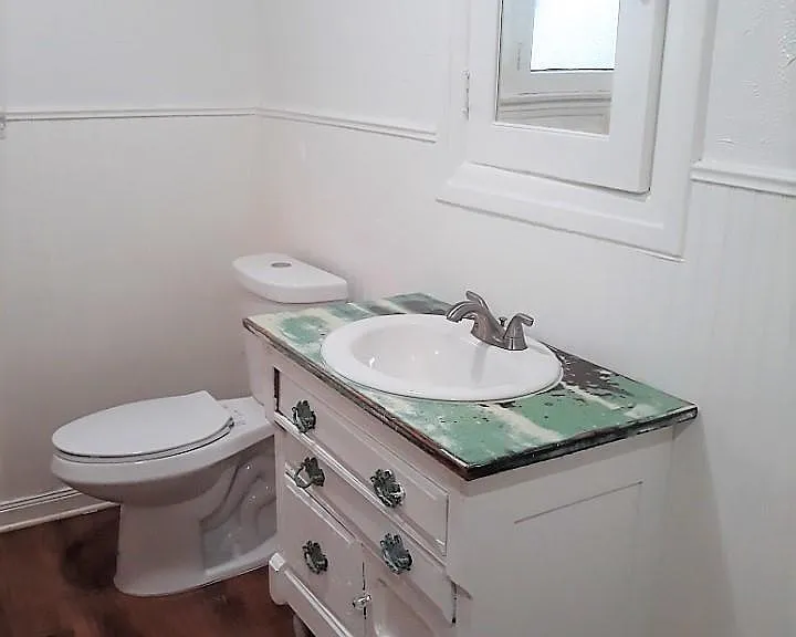 528 E H St — Photo 8