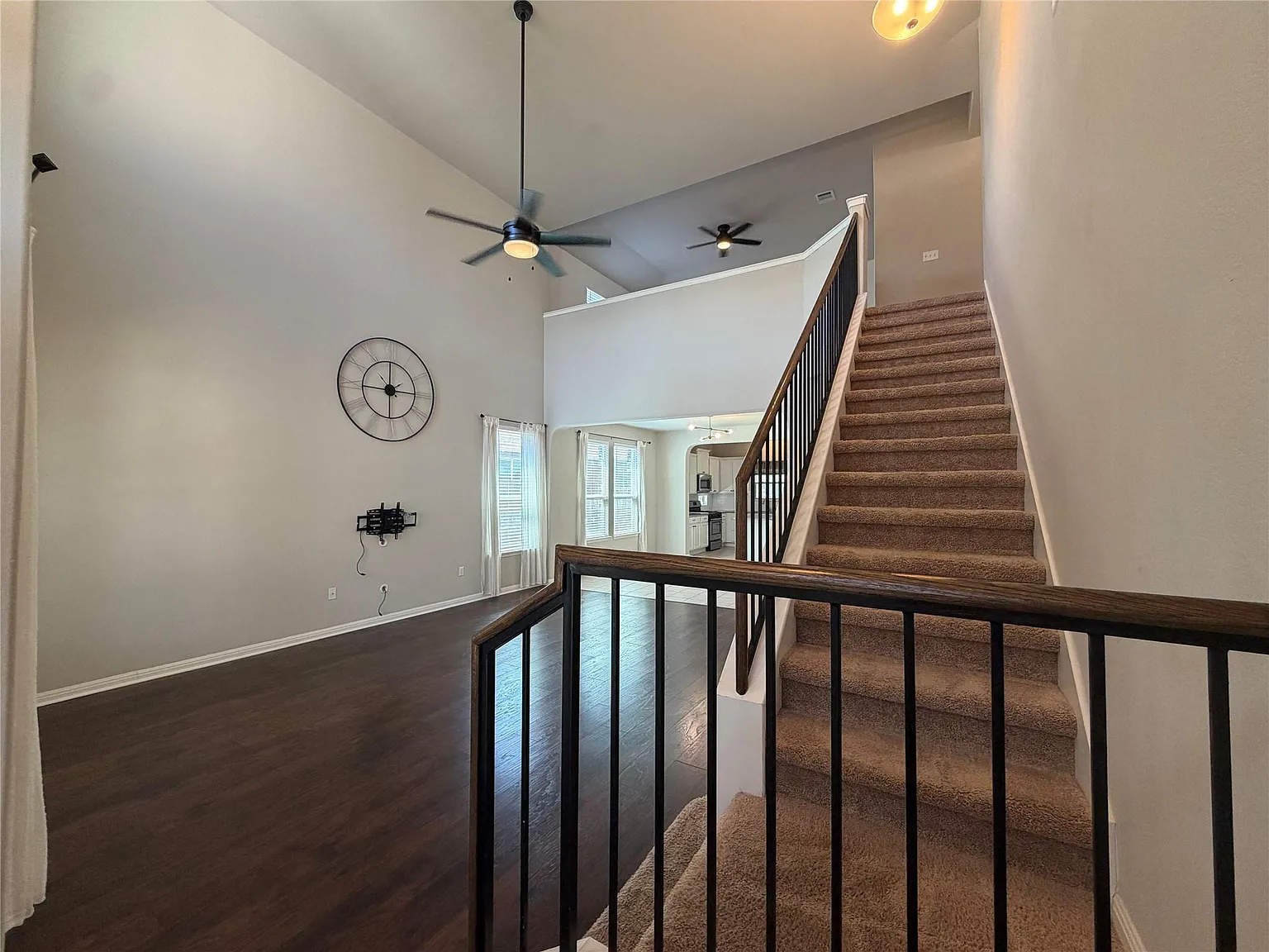 3 bed, 2.5 bath, 2117 sqft, $2,500 — Photo 4