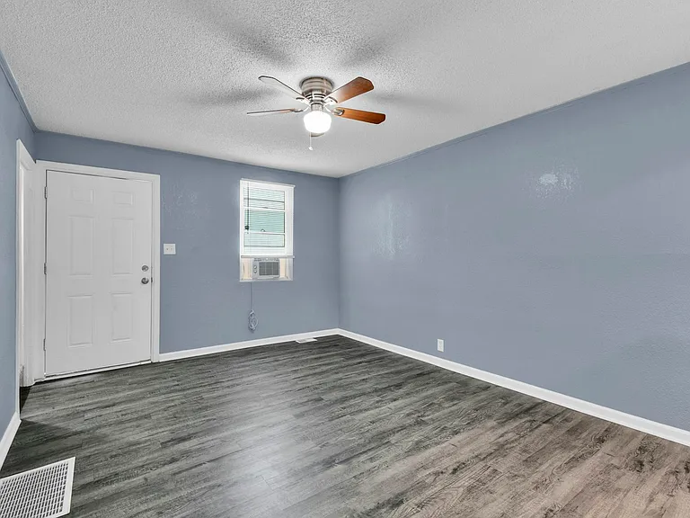 3414 Elmwood Ave — Photo 8