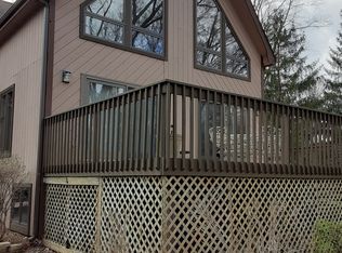 2911 Pleasant Dr, McHenry, IL 60051