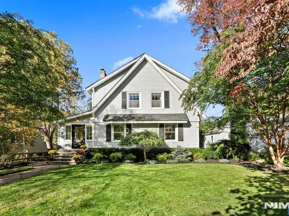 15 Randolph Place, Ridgewood, NJ 07450