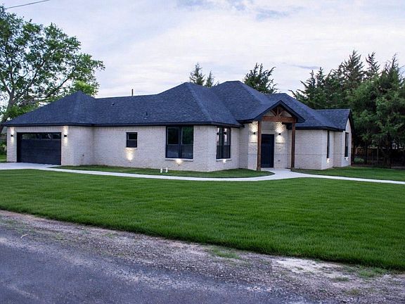 2nd image of 2212 Lakeshore Ln