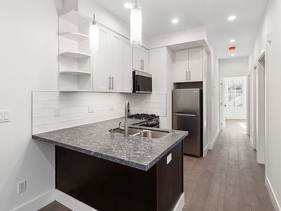 3rd image of 1555 Oak St #850R