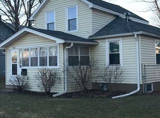 1804 Roosevelt St, Clinton, IA 52732
