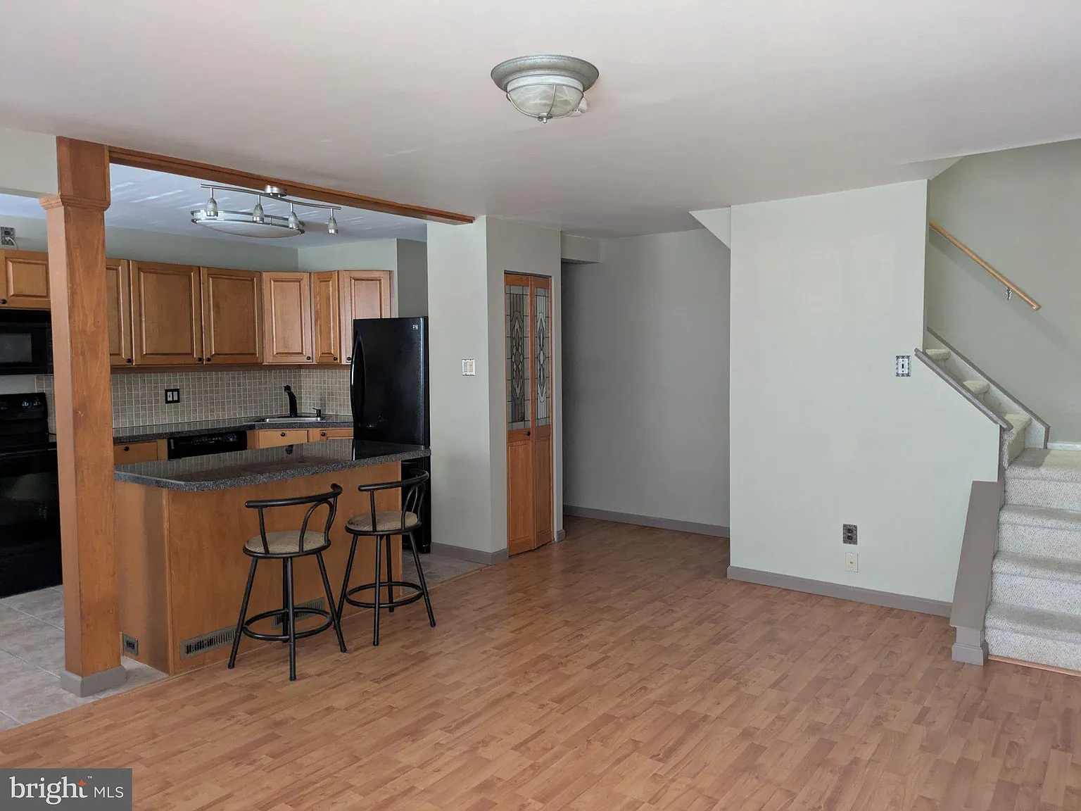 2 bed, 1.5 bath, 1300 sqft, $1,900 — Photo 3