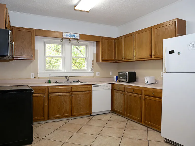 1222 W Market St #G — Photo 3