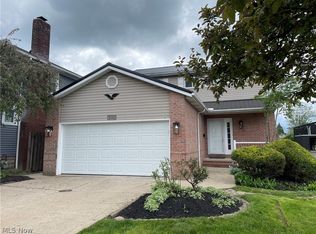 1530 E 290th St, Wickliffe, OH 44092
