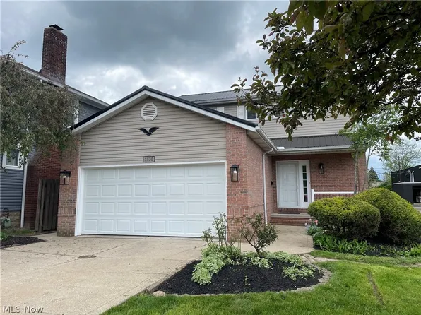 1530 E 290th St, Wickliffe, OH 44092