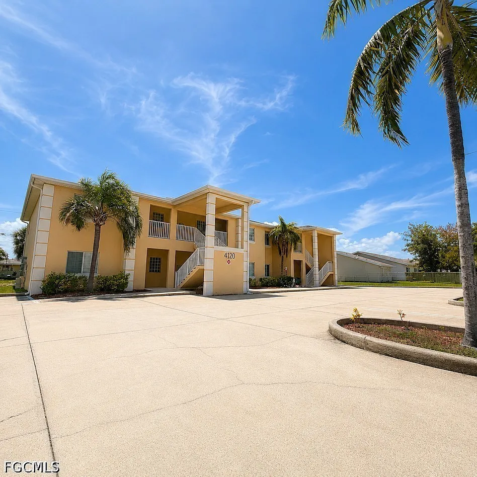 2 bed, 2.0 bath, 6364 sqft, $1,295 — Photo 2