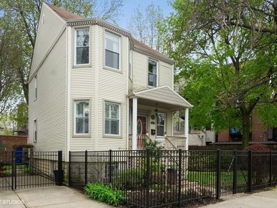 2137 W Montrose Ave, Chicago, IL, 60618