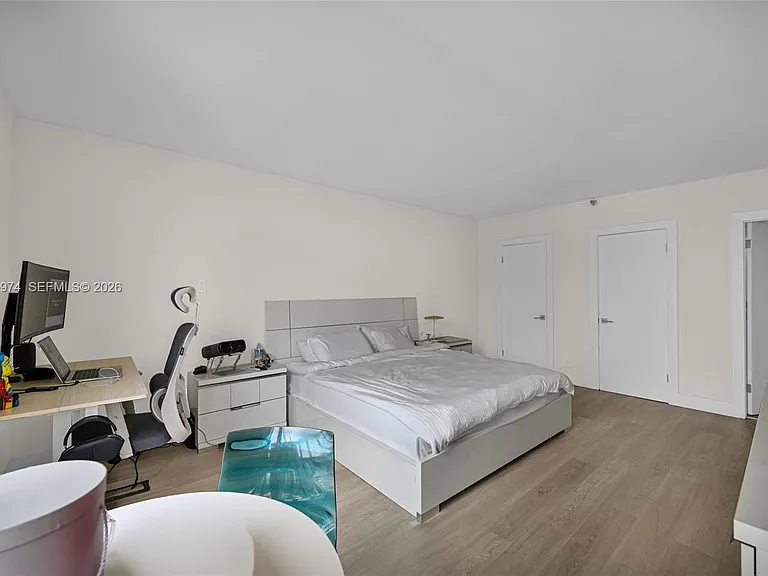 19707 Turnberry Way #17A — Photo 32