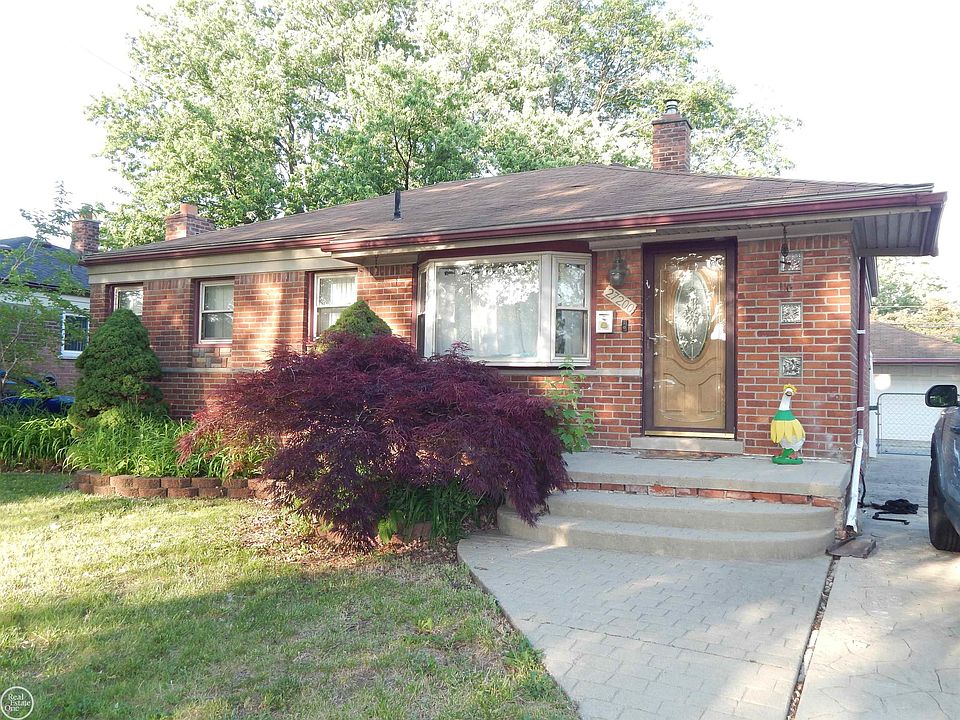 1st image of 27200 Larchmont St
