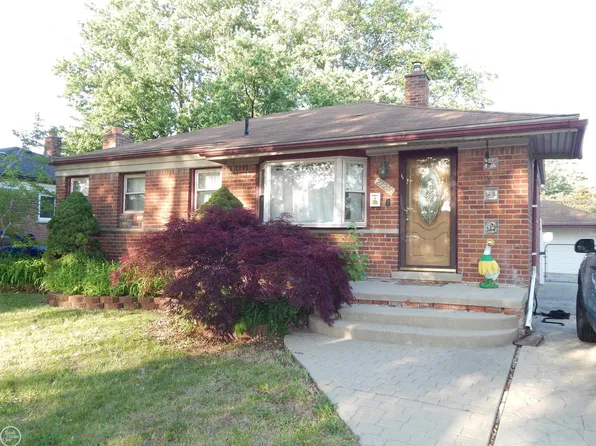 27200 Larchmont St, Saint Clair Shores, MI 48081