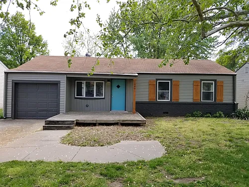 1040 N Georgie Ave Photo 1