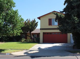 30 Falcon Ln, Redlands, CA 92374