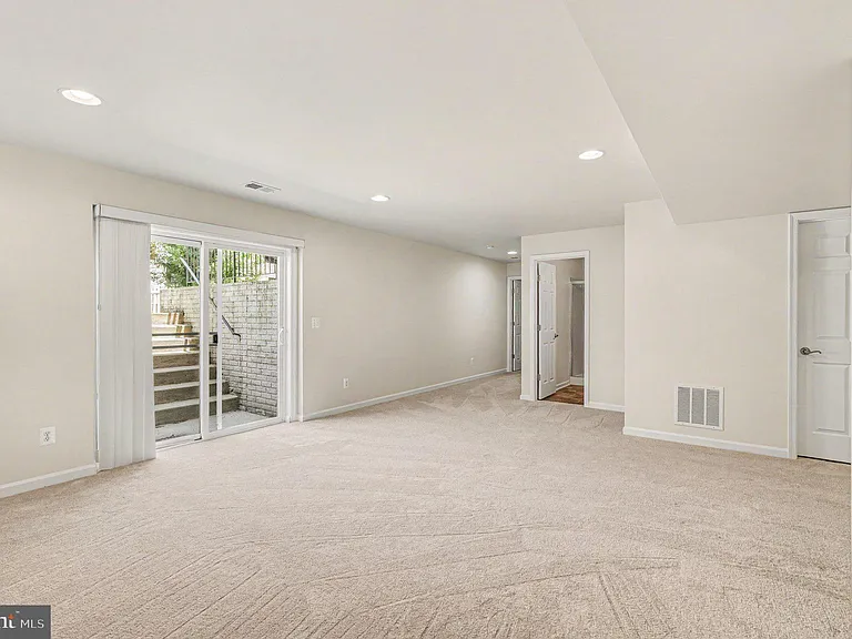 9709 Glenn Brooke Ct — Photo 31