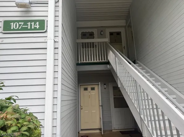 109 Applegate Ln, East Brunswick, NJ 08816