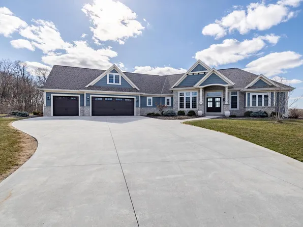 6017 Eagle Ridge DRIVE, West Bend, WI 53095