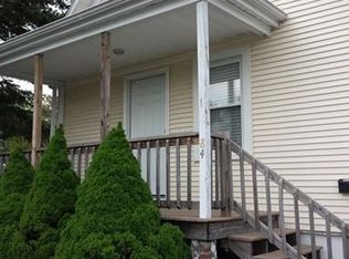 84 James St, Acushnet, MA 02743