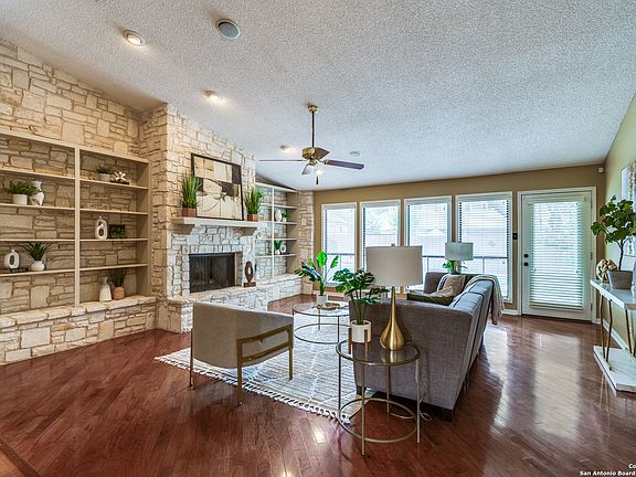 5th image of 410 Cove Bluff