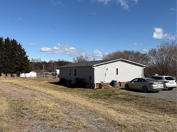 3rd image of 1063 Pell Rd