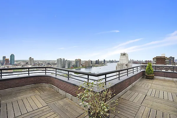 Sold by Compass | media 7