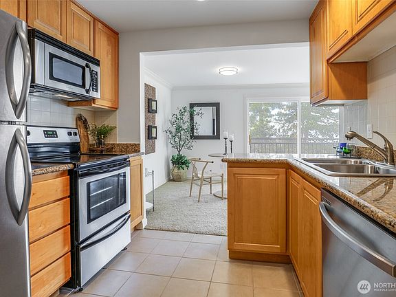 5th image of 10110 NE 60th Street #106