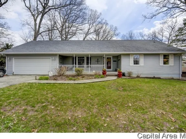4 Laurel Ln, Taylorville, IL 62568