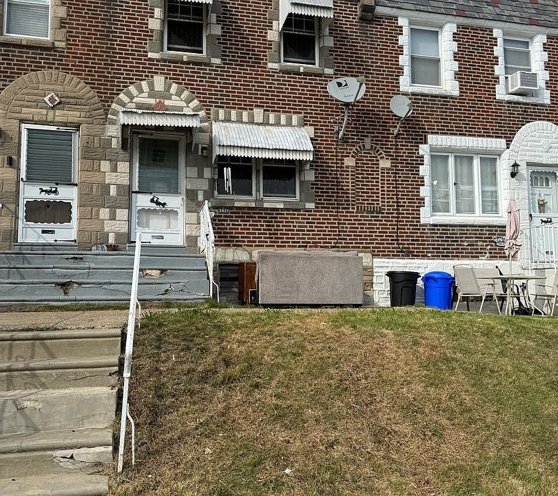 1st image of 3021 Devereaux Ave