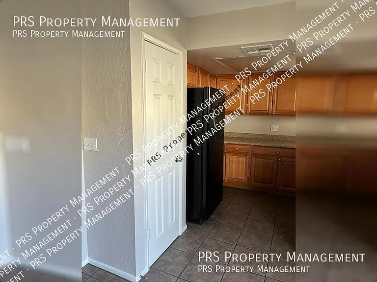 10641 N 15th Ave #B — Photo 6