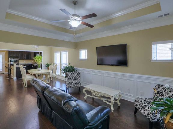 4th image of 635 Westcott Ln