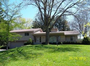 1860 Hollyhock Ln, Elm Grove, WI 53122