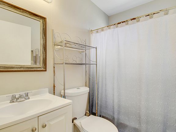 4th image of 1325 W 32nd St