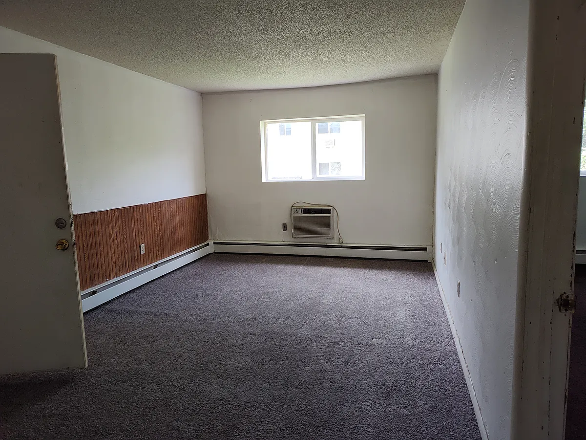 Building Photo - 148 Rosalyn Ct #204B