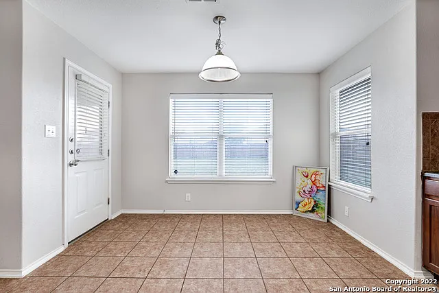 4 bed, 2.5 bath, 2347 sqft, $1,850 — Photo 4