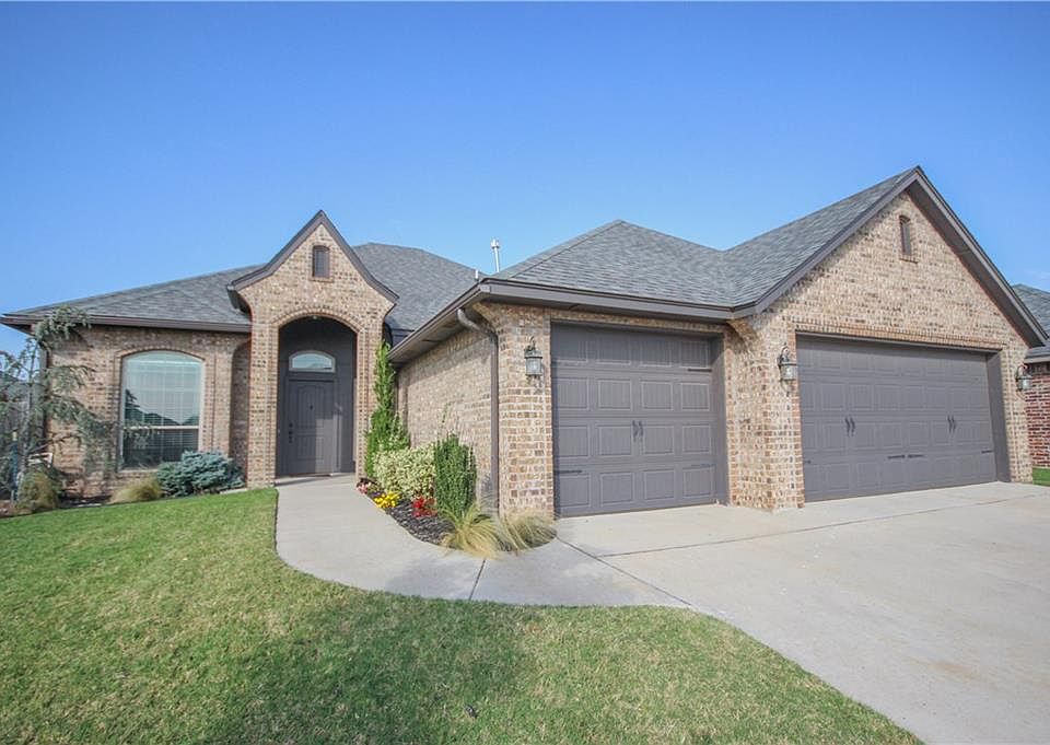 1st image of 17209 Avila Ln