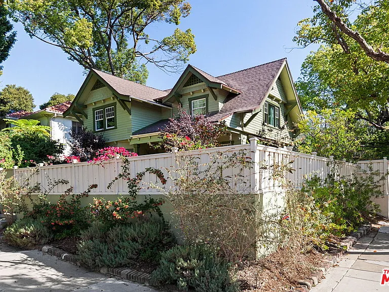 2102 N Bronson Ave — Photo 2
